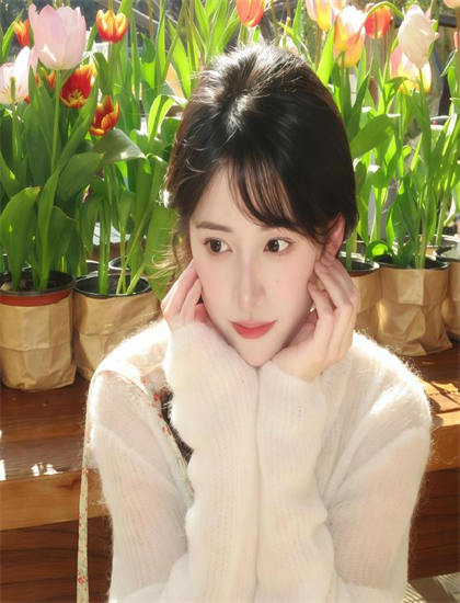 《弑君者》色彩运用解析：色调选择与情绪表达分析